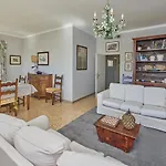 Apartment Hills